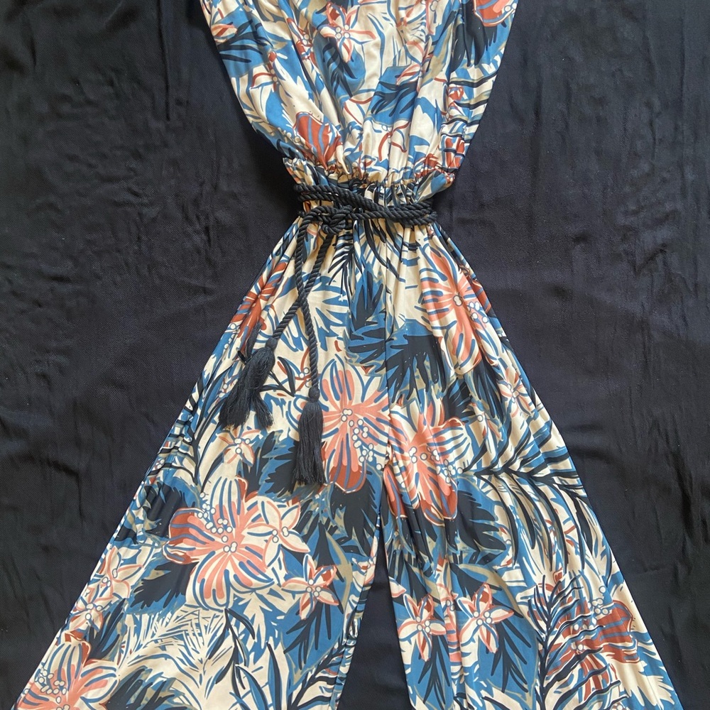 Beach Break jersey matte jumper Women’s XS.  Braided rope belt. Tropical print.